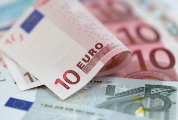 Euro a crescut cu 1,3 bani